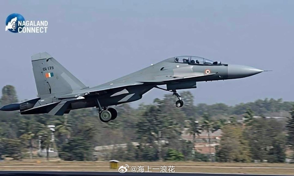 印度一架苏30战斗机失联据《印度时报》报道，印度空军当地时间5日深夜在社交媒体上