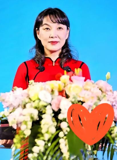这下杜建英是真的坐不住了。

香港高院这一纸判决，不仅驳回了宗馥莉的上诉，更关键
