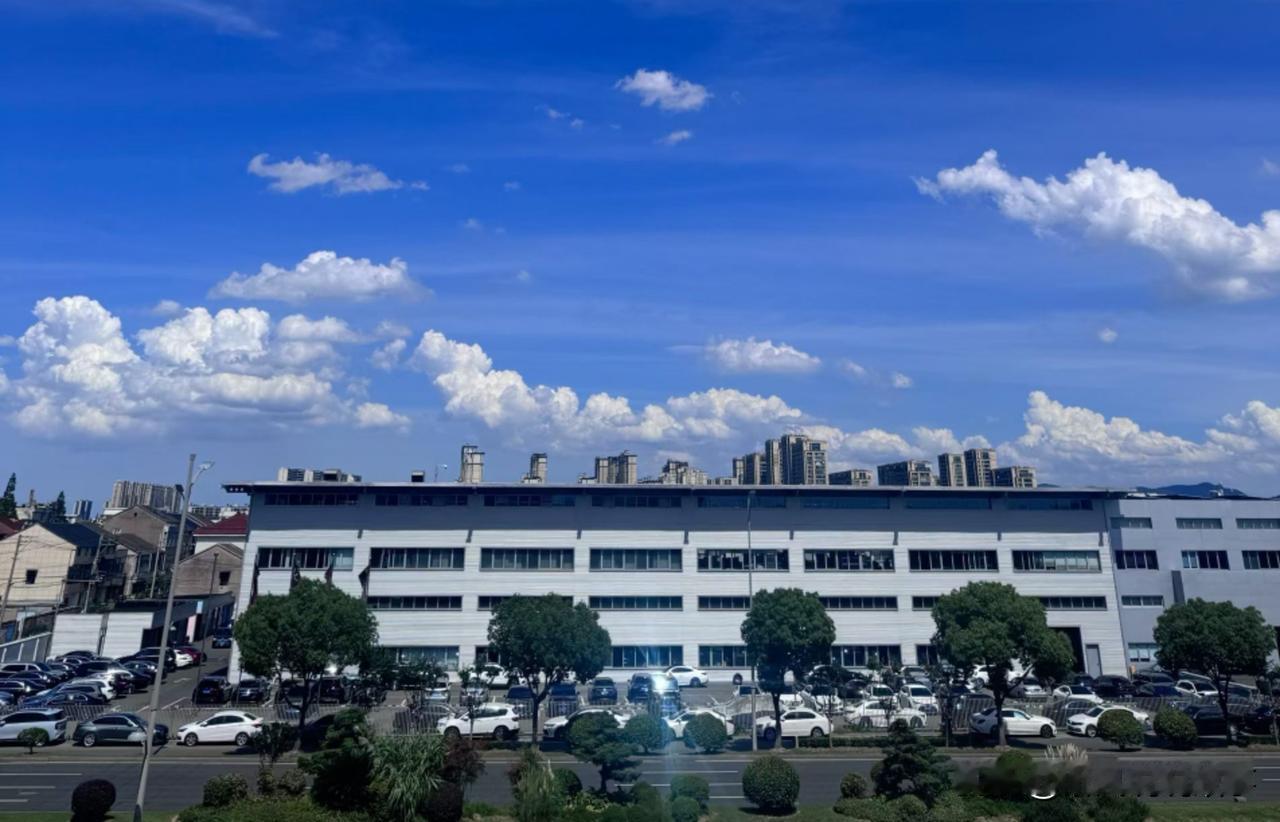 ❤️什么是事业? 一群志同道合的人一起干一件一生都干不完的有意义的事，顺便赚点一