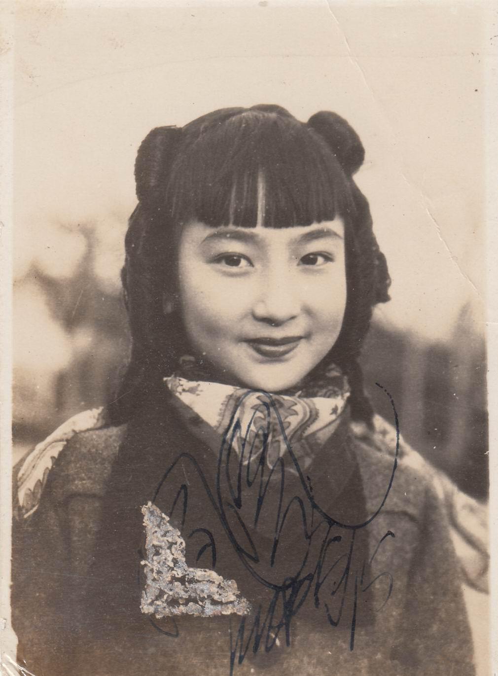 舒适去世一个月，继子女就把继母凤凰告上了法庭，那一年，凤凰八十七岁。

刚刚送走