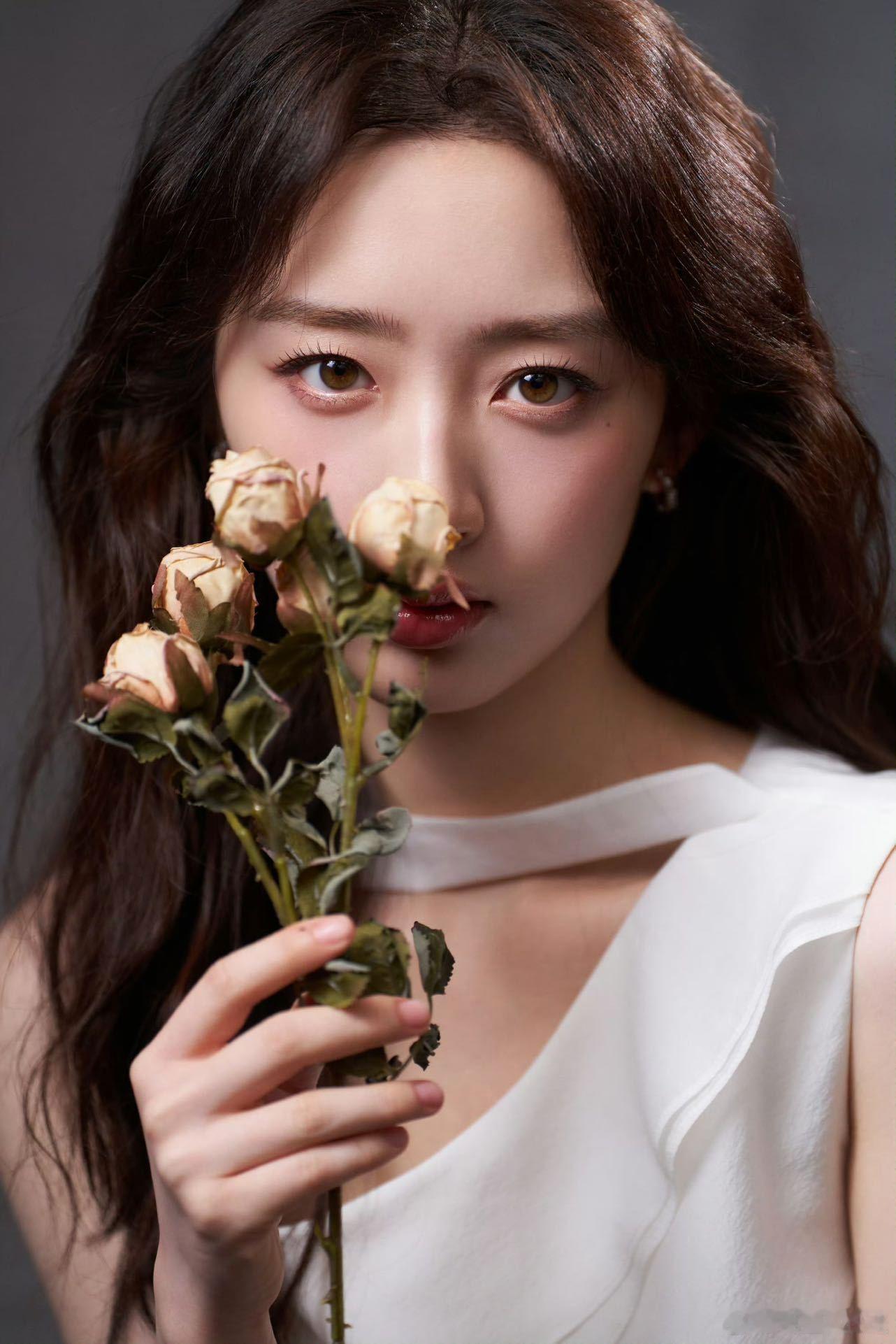 邓恩熙wink那一下 今日线下剧宣被的wink硬控了！自然生动又撩人，和高松格的