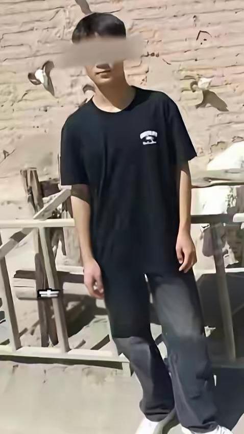 脑子真是个好东西！
河南一位16岁少年为救落水女子，不幸溺亡。
然而，被救起的女