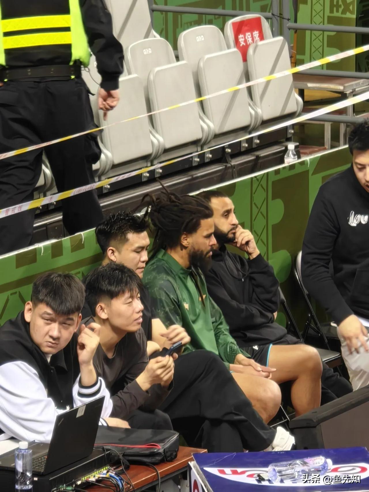 七年前，中国娱乐圈就有一个人，吧唱，跳，rap，篮球结合了起来，结果被黑了好几年