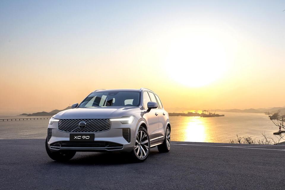沃尔沃全新XC90诠释无死角的安全。

无论是家庭出游，还是商旅接待，出行最应该