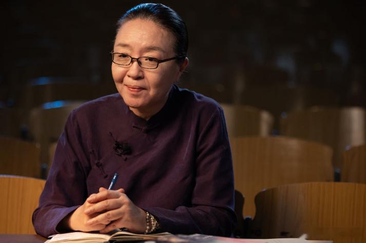 【北大教授抛出“教书不育人”理念，孙玉良：教育最高境界触及灵魂】网上看到一则视频