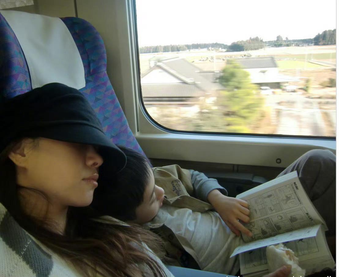 伊能静的爱藏在给恩利的字里行间伊能静写给恩利的生日长文中满满的都是爱啊，成长过程