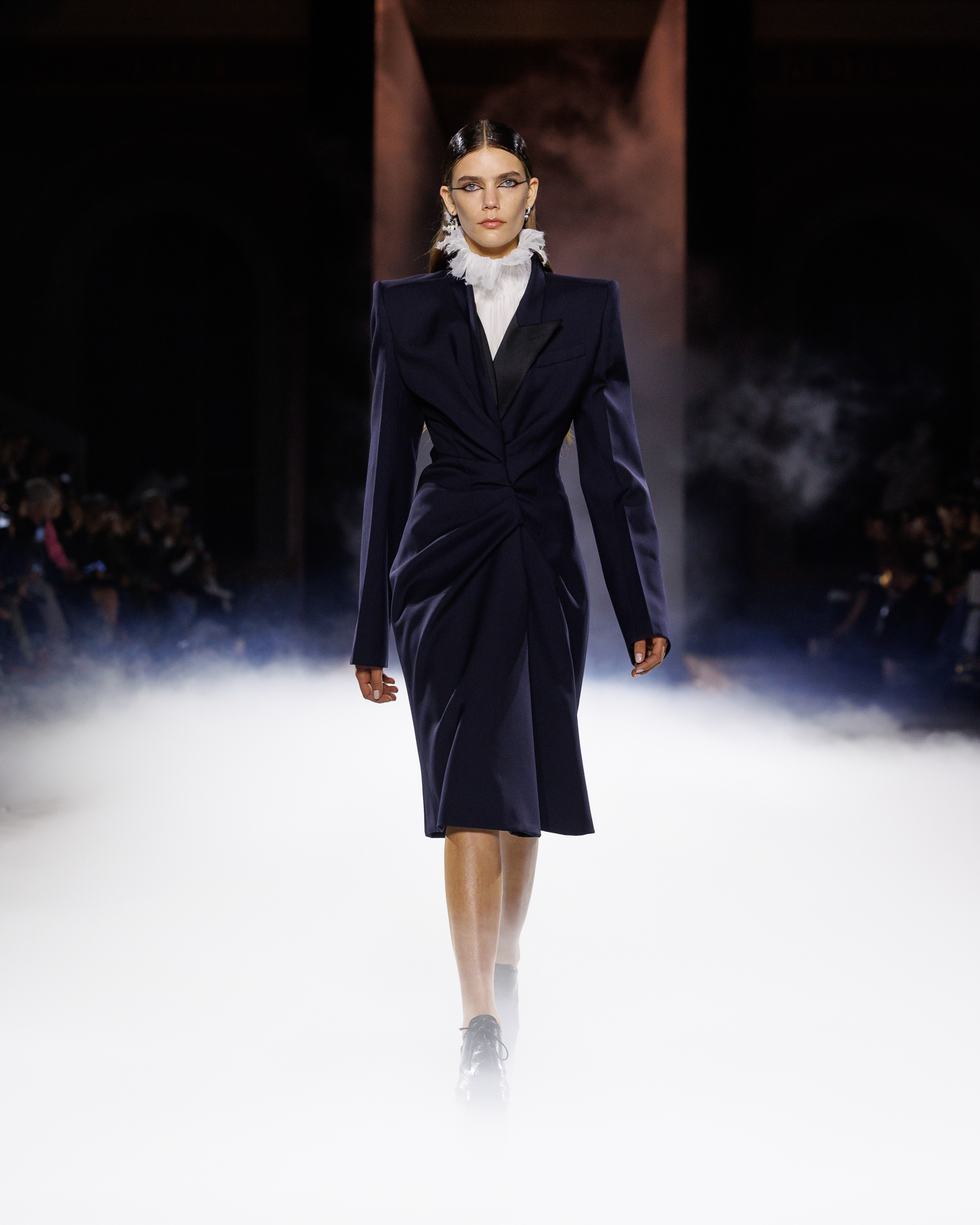 #重塑麦昆工艺美学# Alexander McQueen S/S 2025随着秀