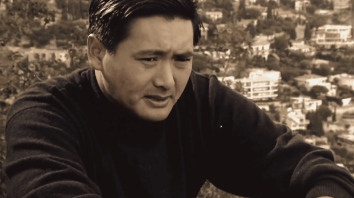 张国荣塞纳河畔一眼惊艳了35年电影纵横四海 35年前看的是盗版VCD，画质模糊却