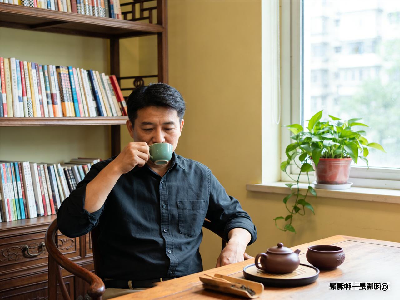 一位北大才子令人醍醐灌顶的话：
“一句话都不要说，记住，不是少说，是一个字都不要