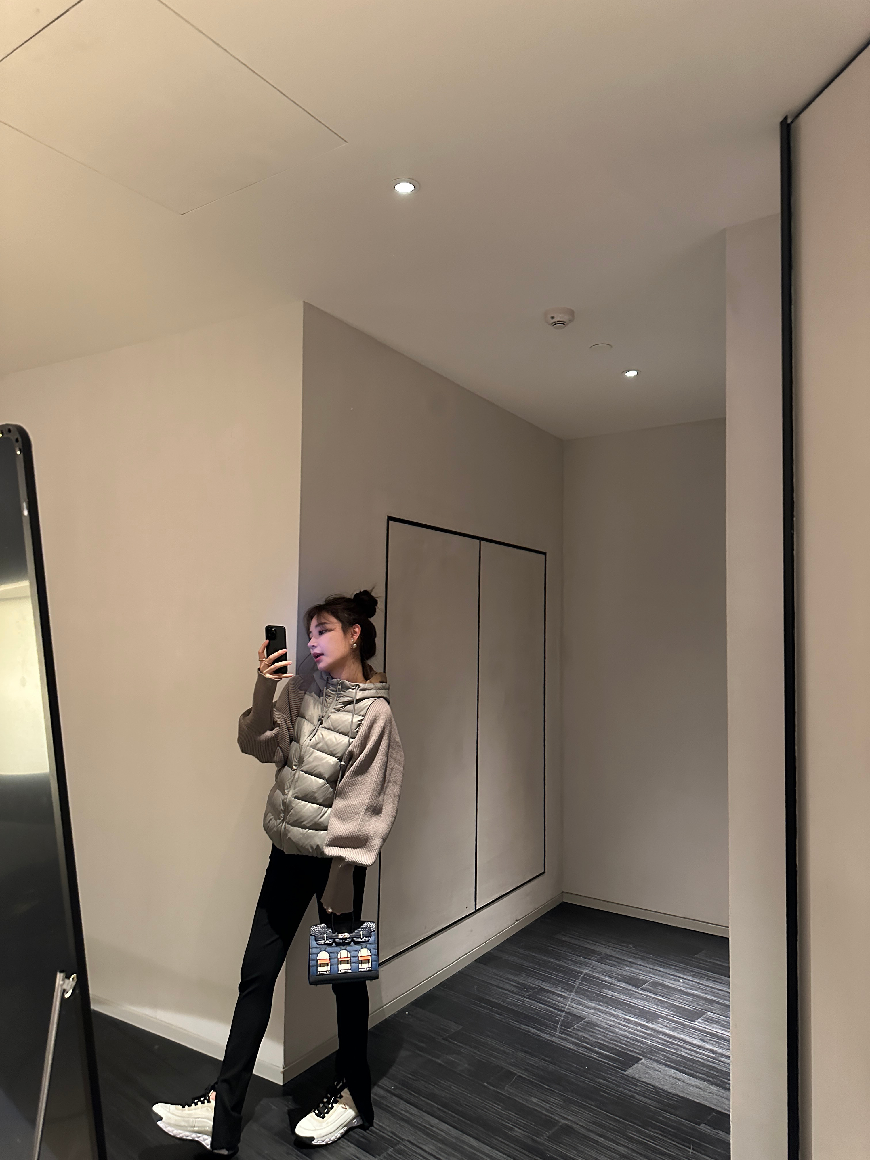 必须先来预告下这个神裤弹力紧身 加绒 巨显高显瘦！！裤脚可以做喇叭裤 也可以拉起