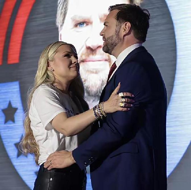 快讯！快讯！
美国突然宣布了。
昨天凌晨，社交平台出现关于查理·柯克遭遇袭击的帖