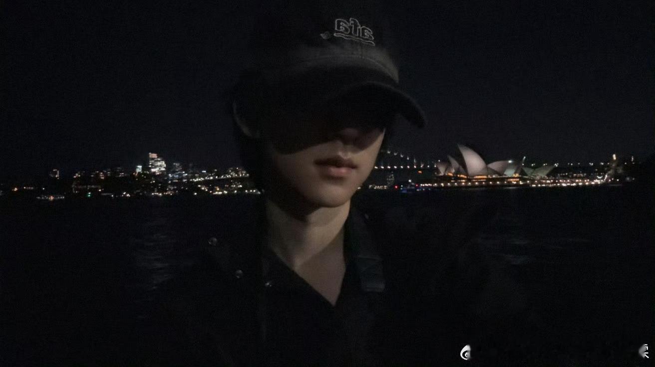 贺峻霖悉尼应该是个人行程私人旅行吧，南半球的夏日限定浪漫！小贺独自解锁悉尼，期待