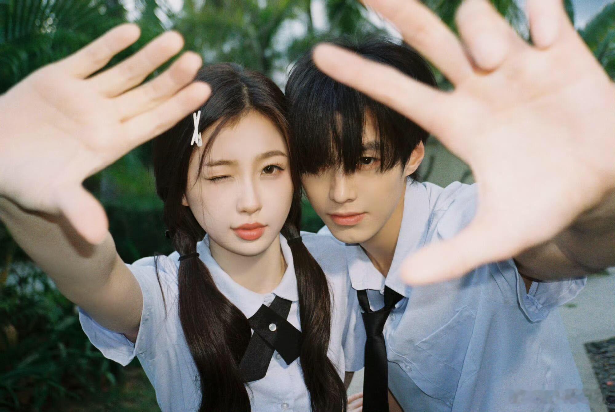 沾上双轨就和熬夜杠上了原来熬夜真的会传染，尤其是双轨更新的时候，心脏和眼皮一起蹦