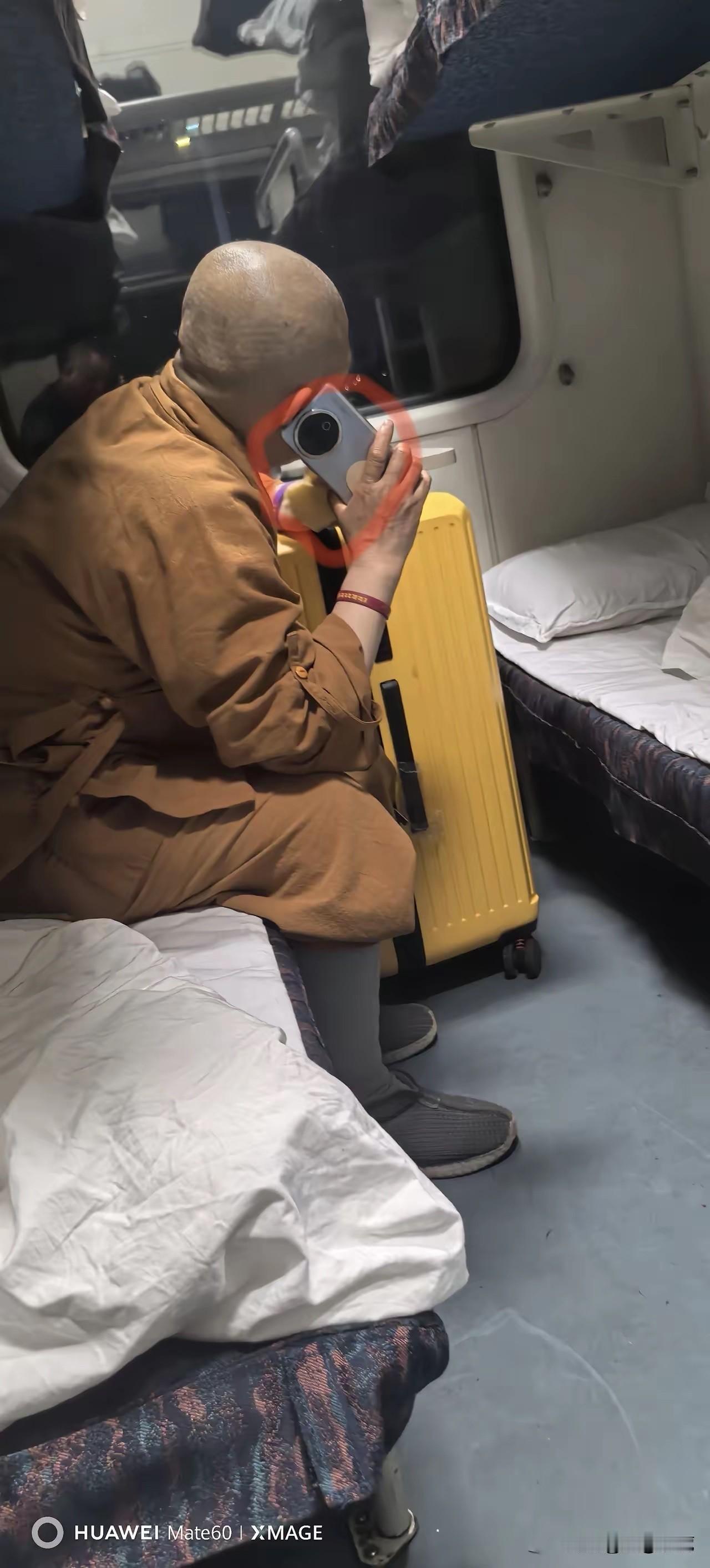 不管什么人都离不开手机，手机已经深入所有人的生活