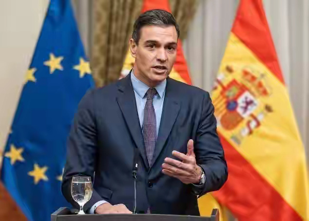 西班牙政府已召回其驻以色列大使安娜·萨洛蒙。这项决定是在部长理事会会议上做出的。