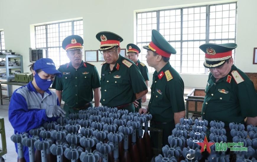 2024年6月越南国防部副部长Phạm Hoài Nam范怀南上将视察Z114工