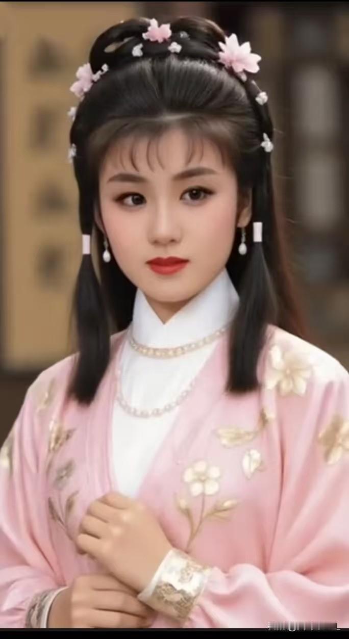 你心目中最美的古装美人是谁呢?
古装美人有很多，在我心目中最美的是黄蓉，古灵精怪