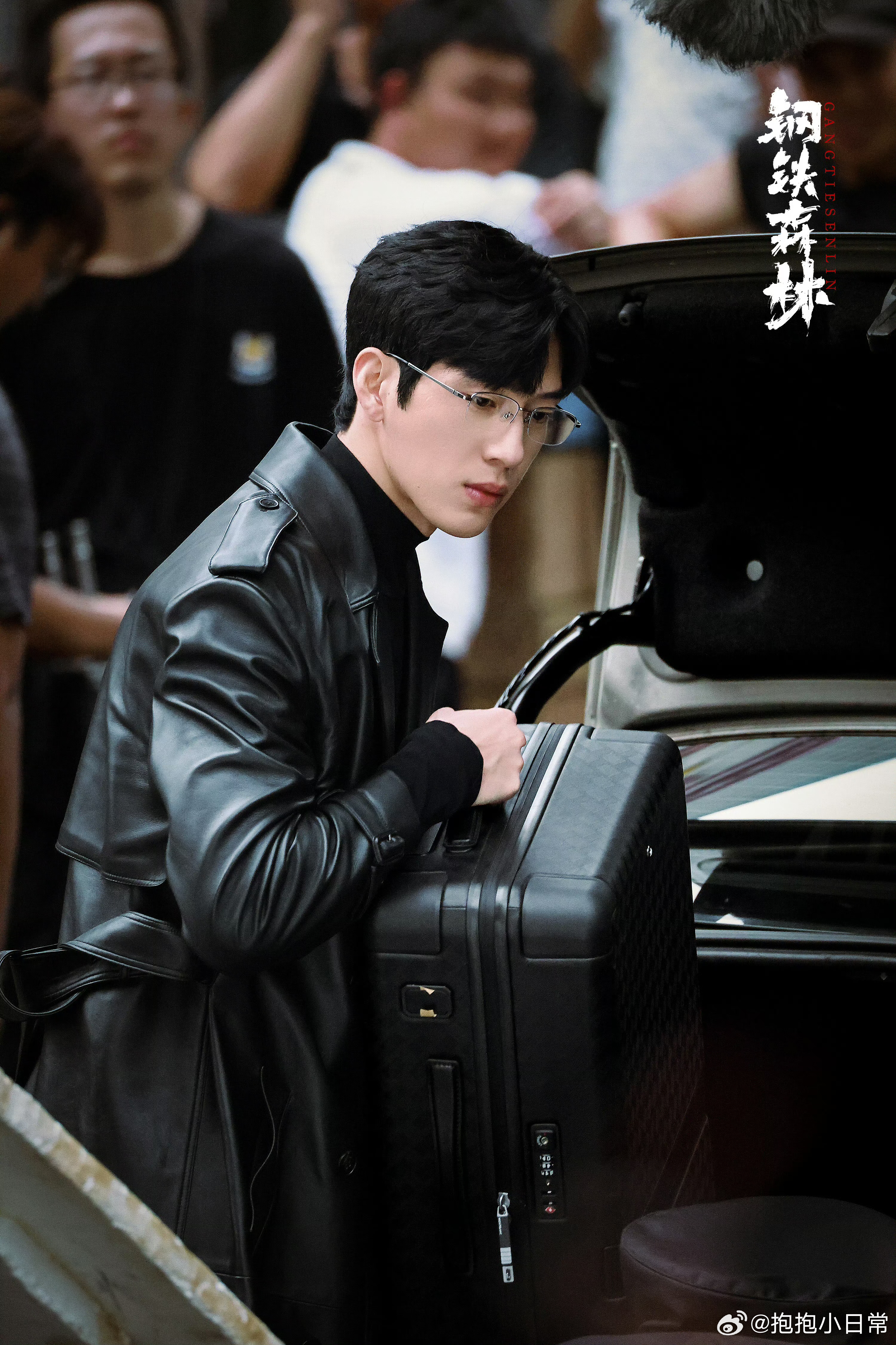 井柏然这回有人夫感了钢铁森林选角太绝了，井柏然的长相气质完美适配江寒声，丹凤眼狭