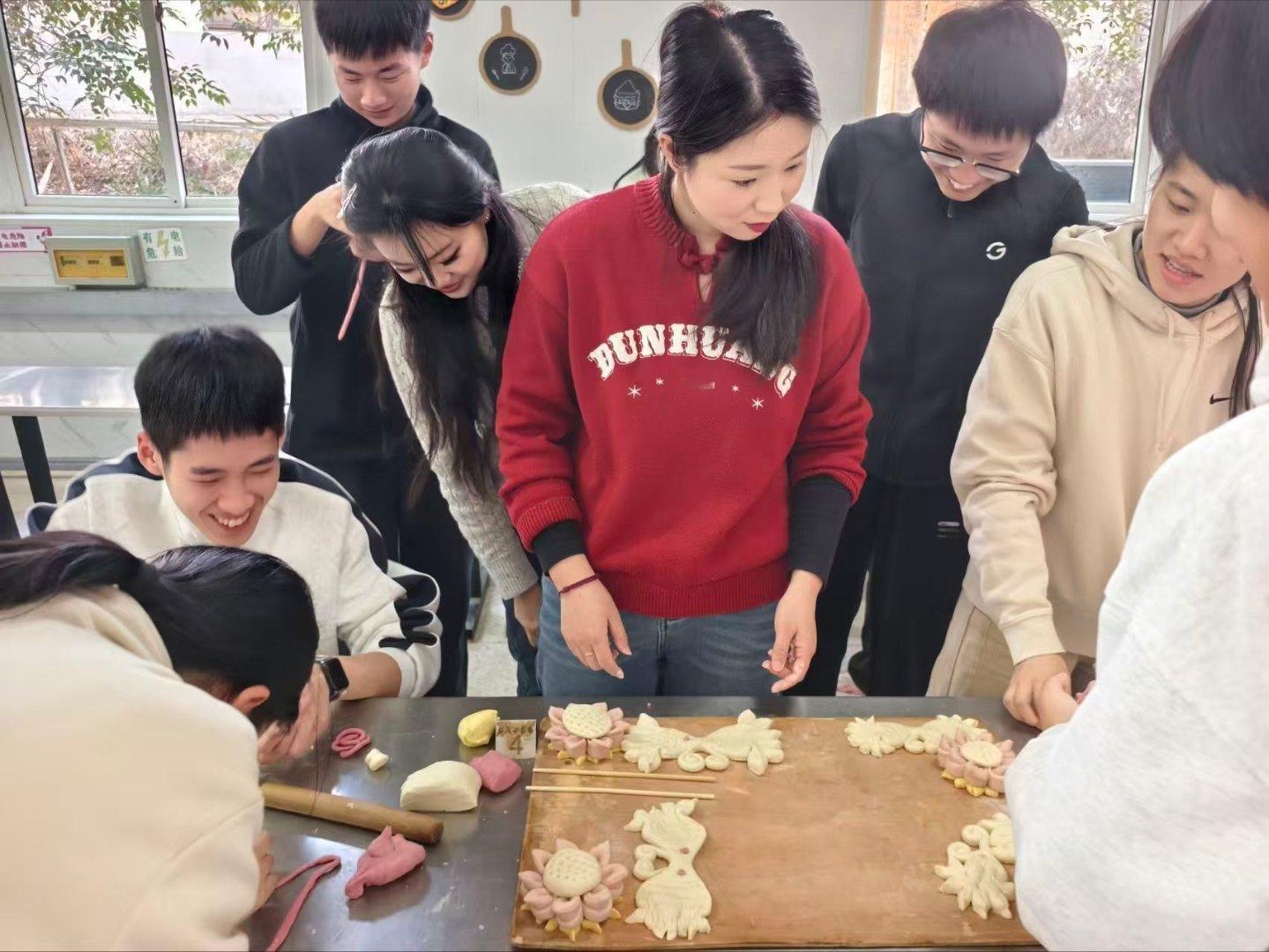 秦岭笑谈  【青春塑花馍，非遗焕新颜】社会实践曲阜师范大学三下乡 近日，曲阜师范