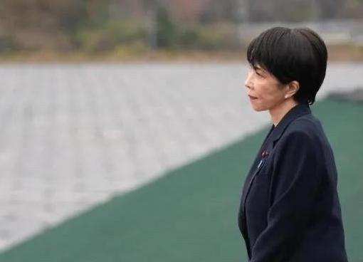 日本天塌了，中国新规
北京时间6月1日，我们国家出了一条关于“对外投资”的新规。