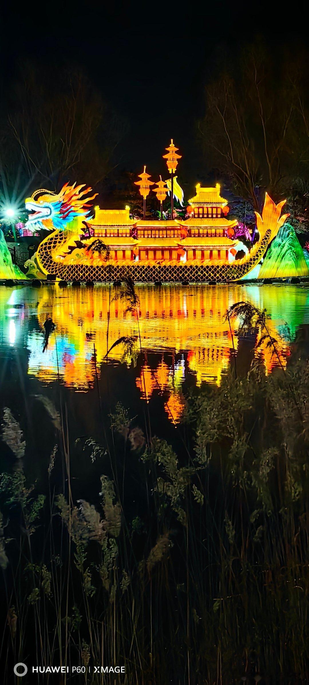 北京大年初一93万余人逛公园万园之园—圆明园2026年首届新春灯会。吐槽一下，除