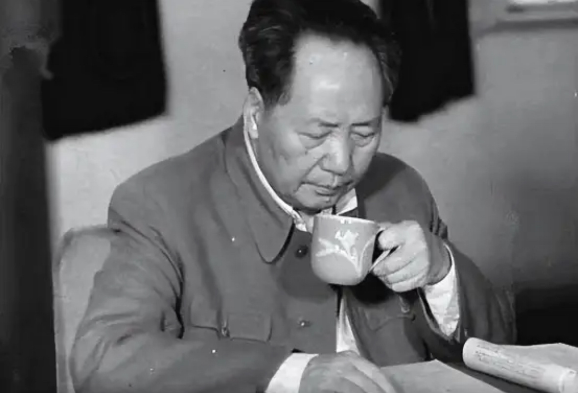 转：1975年，82岁高龄的毛主席突然询问身边工作人员：“功德林里，还有国民党战