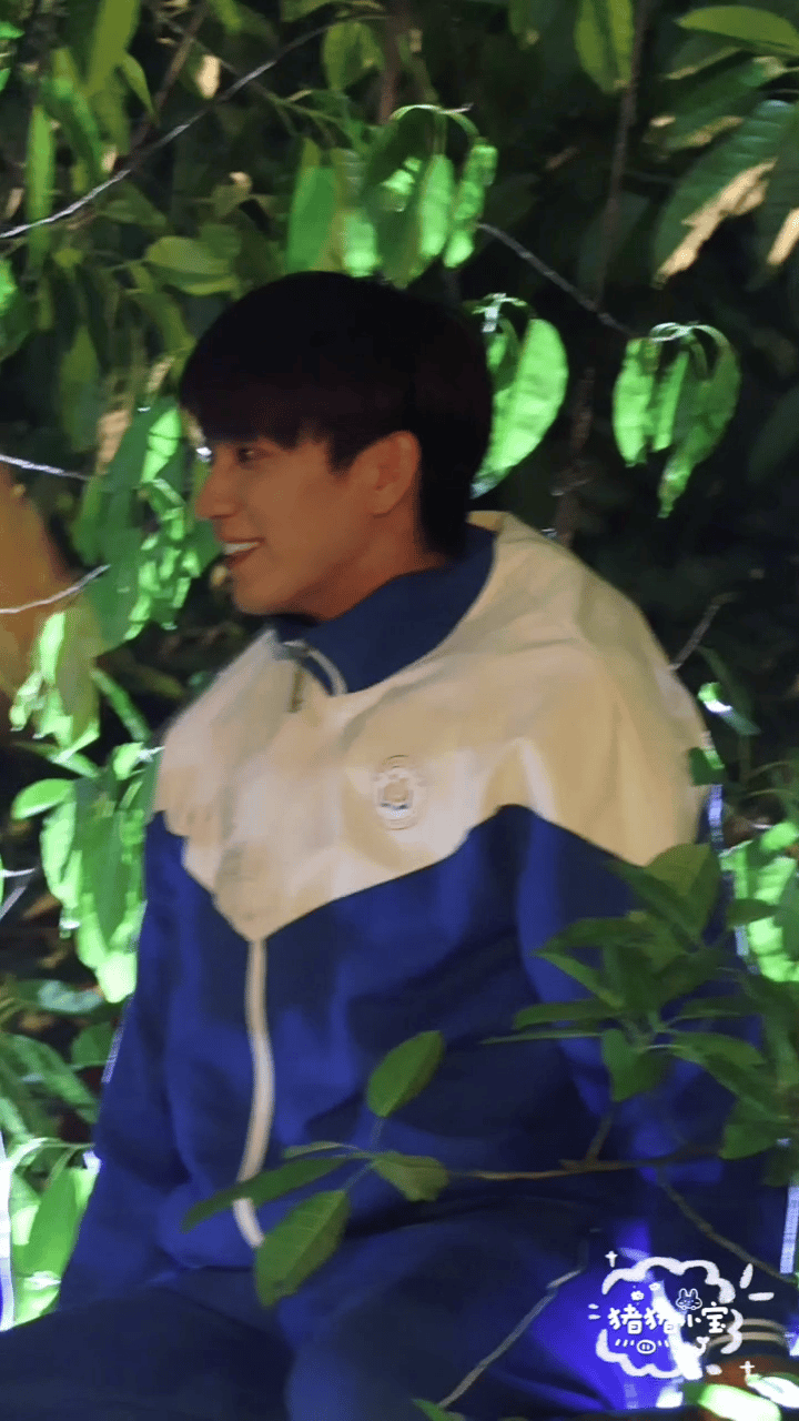 王子奇你的童年我的童年好像都一样 小巷长大的曹信，身上套着原生家庭的枷锁，懂事只