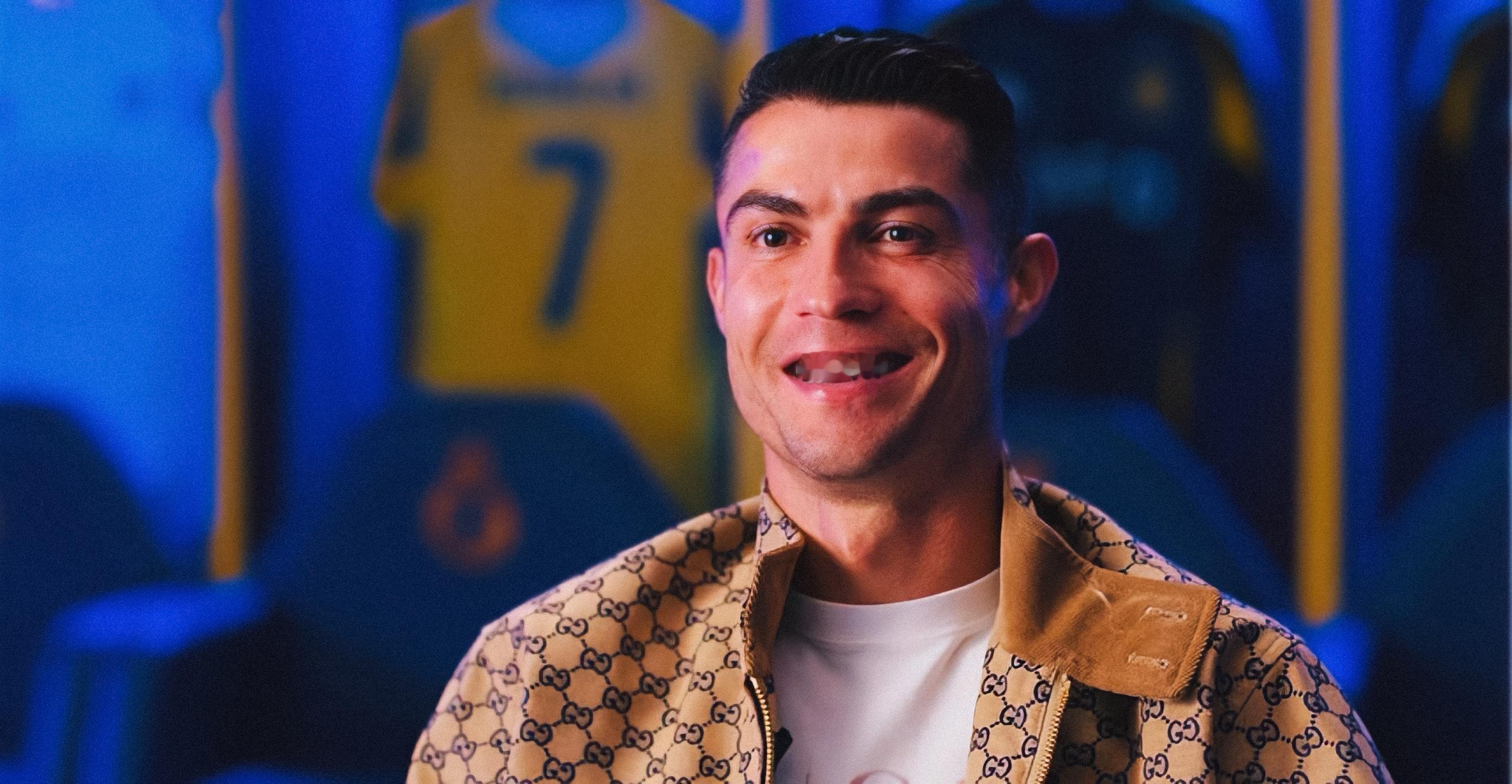 C罗  超话年度竞耀时刻  ✦ 克里斯蒂亚诺在俱乐部接受了TV的采访   