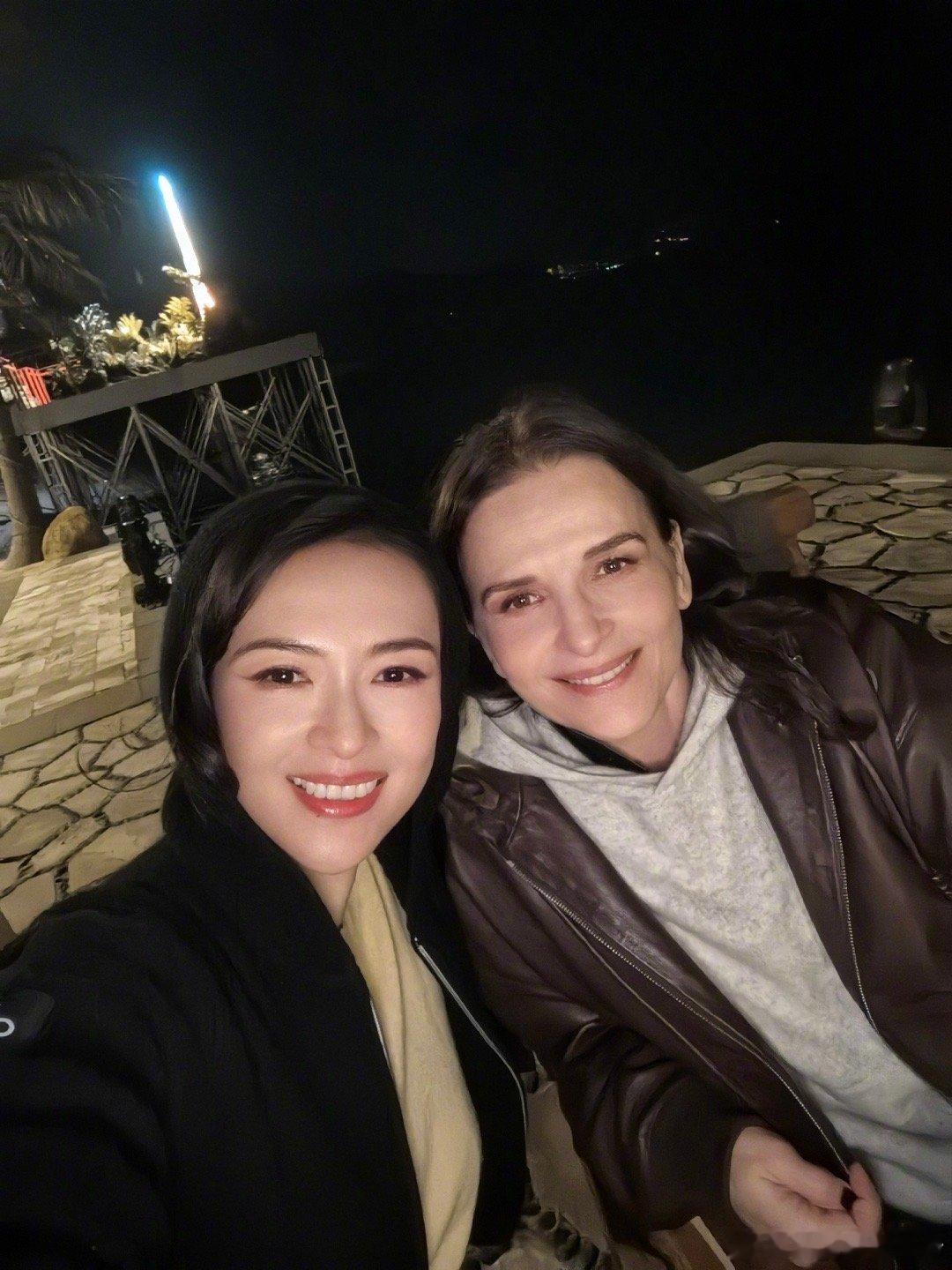 章子怡晒与法国女星比诺什合照 影坛两大女神同框封神！章子怡与朱丽叶·比诺什状态好