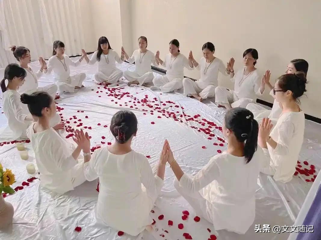 老公跪求妻子醒醒：15万买来的“疗愈”，把家整没了

坐标杭州。周先生半夜给我发