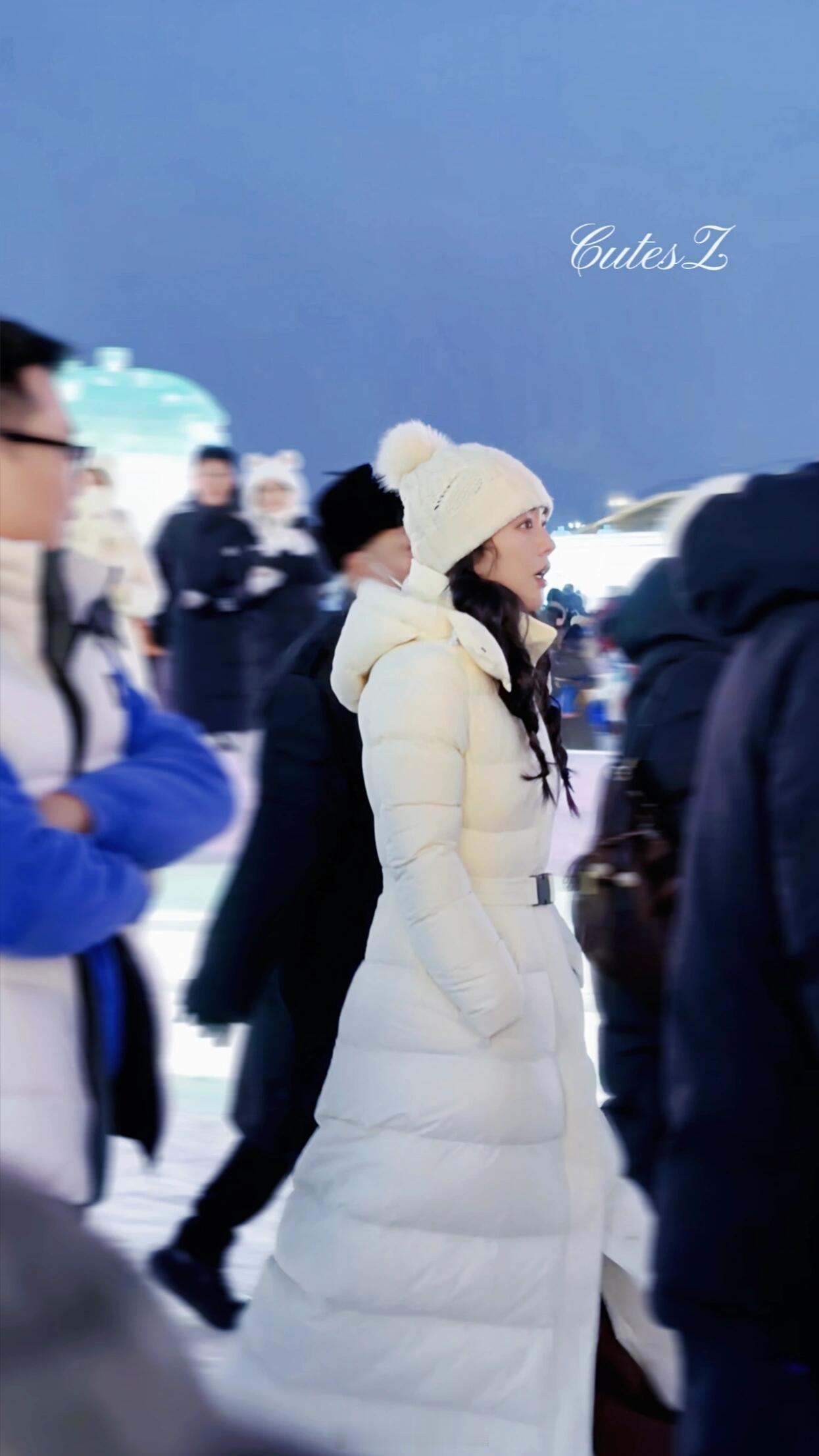 冰雪大世界偶遇马思纯网友冰雪大世界偶遇马思纯 完全冰雪女神来的 