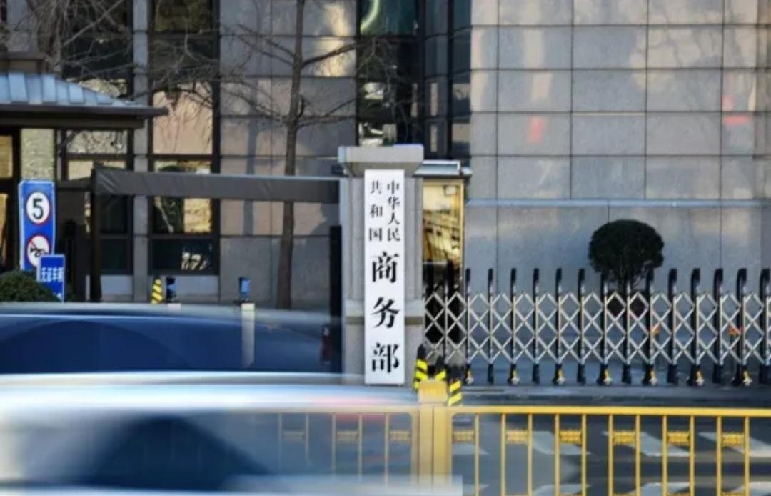 台积电icon，已经死了！不是死在导弹下，而是死在了中美两国的A4纸上。一边，美