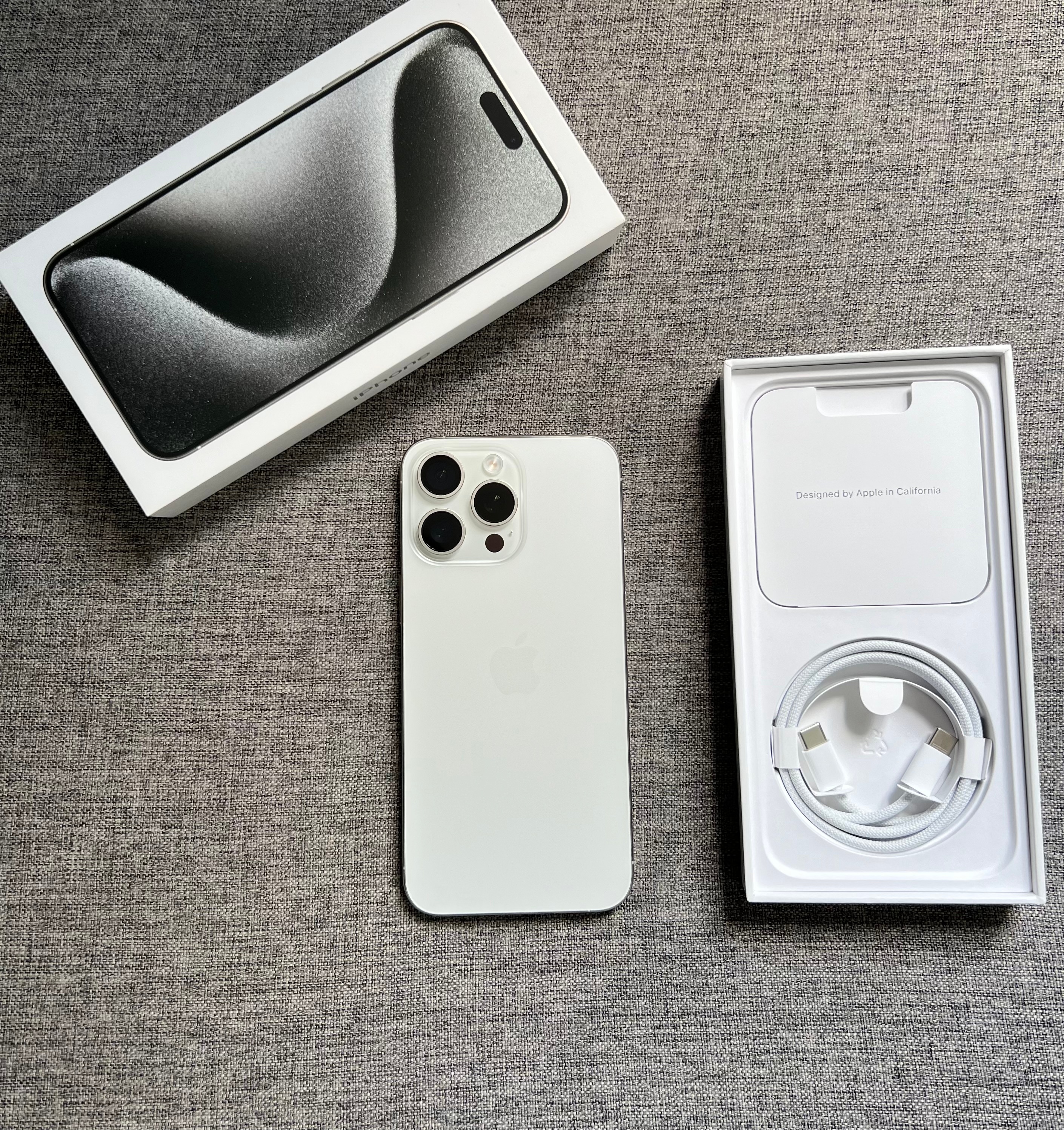 国行iPhone15 Pro Max 256G 白色，屏幕完美，中框细微使用痕迹