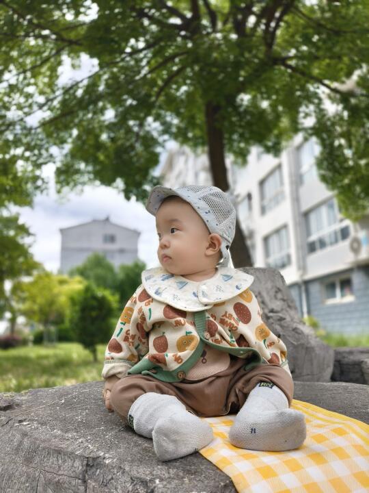 不去凑热闹/小区公园里面过五.一