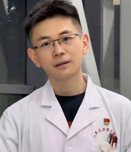 罗帅宇 11119页医疗黑幕到底谁在干扰罗帅宇坠亡案 湖南卫健委回应罗帅宇事件 