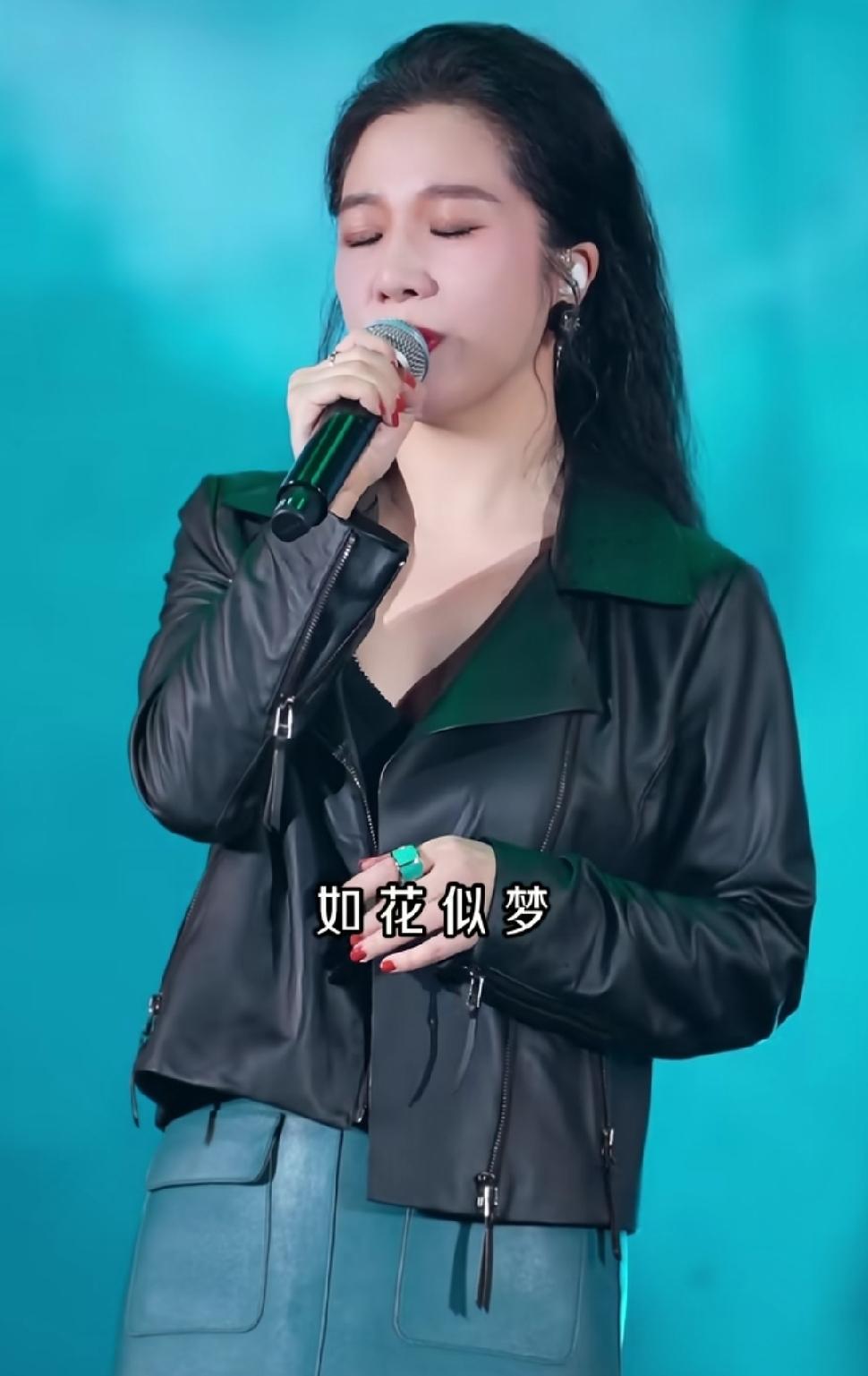 胡杨林，有“女版李健”之称，被叫做“香水皇后”，1981年2月6日生于湖北省宜昌