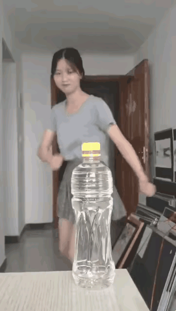 好家伙，差点以为这裙子是开瓶器转世！