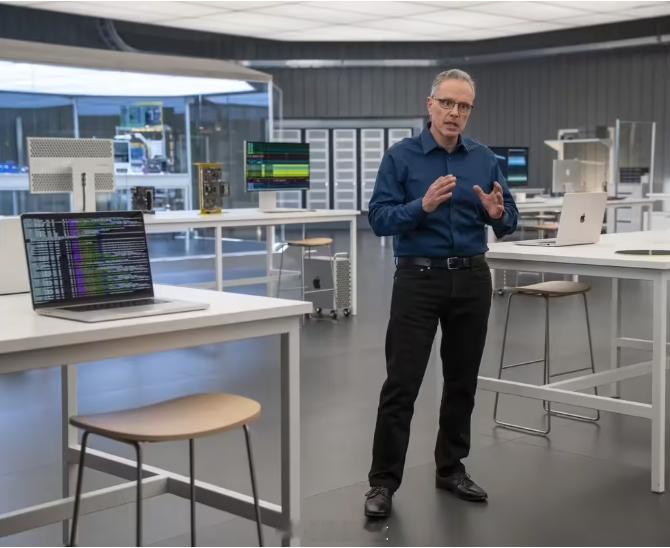 【苹果迎数十年来最大规模人事变动，消息称苹果芯片主管或离职】据彭博社报道，长期以