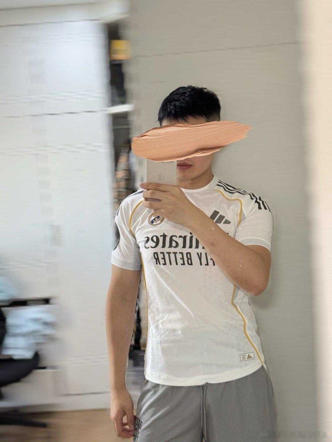 买了一件球衣，买小了却不能退换，我的心情犹如。。。。 