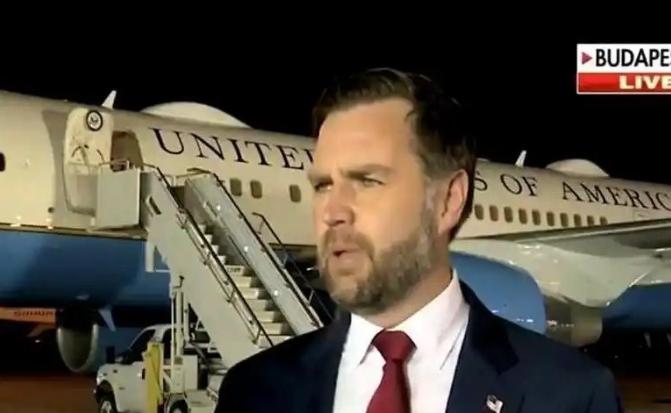 万斯迟迟不肯登上飞机，就是在等待伊朗的态度！

这事说起来也有意思，4月20号的