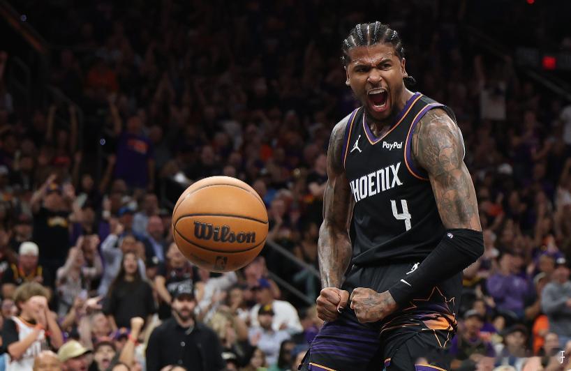 NBA附加赛，太阳上半场以50-45领先勇士。上半场比赛，杰伦·格林出战16分3