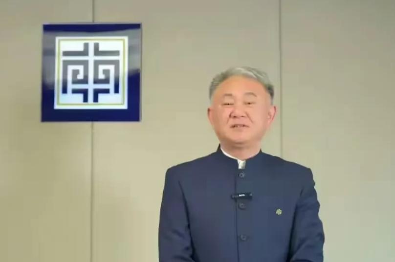 庞氏家族捐出的国宝重器，本应在博物馆里接受万众瞻仰，现在却出现在拍卖市场。
 