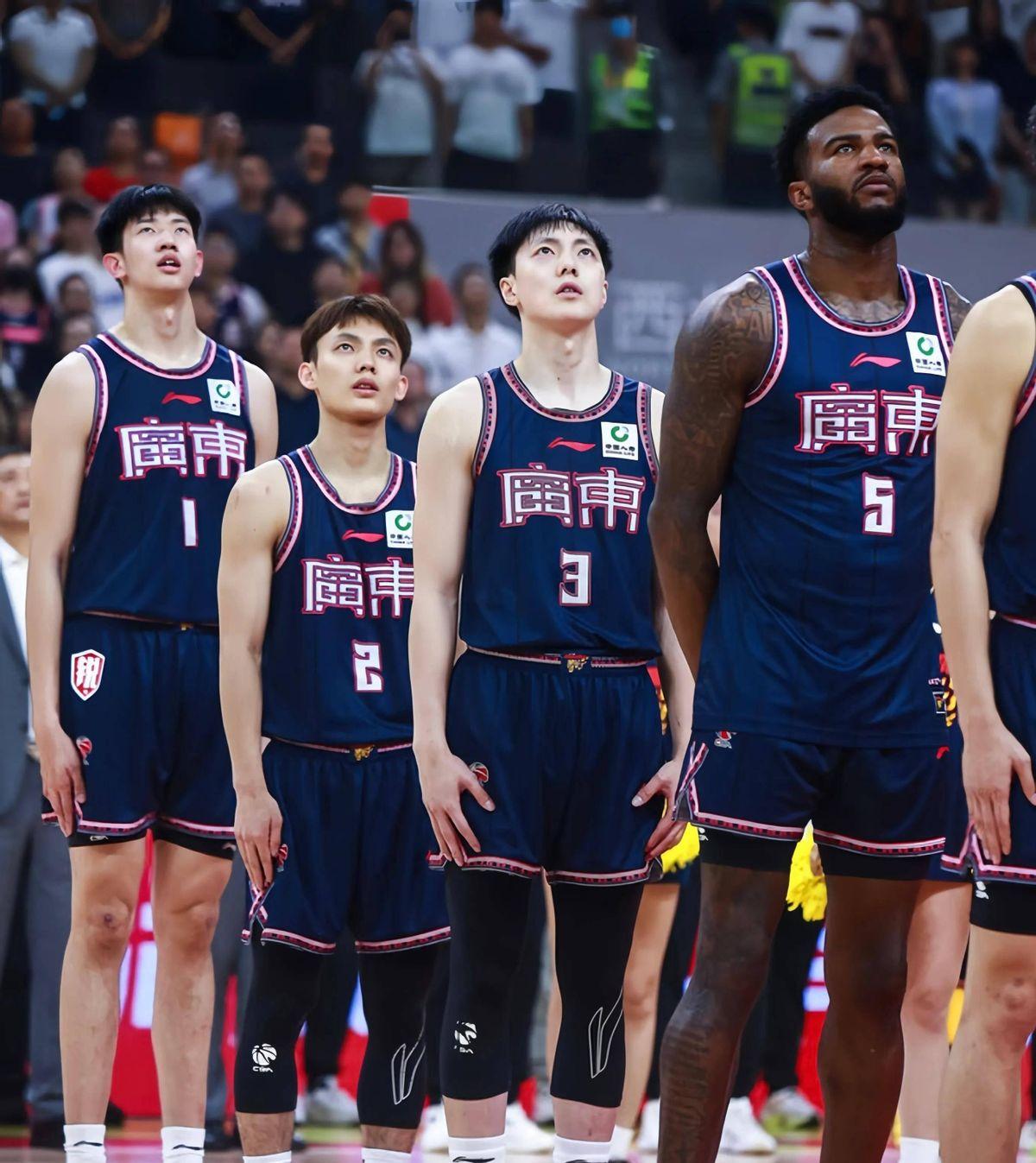 季前赛广东对阵四川大名单出炉，任俊飞复出，杜润旺黄荣奇不打
在CBA季前赛的第二