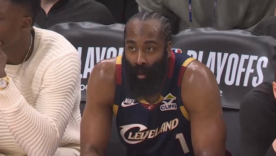 哈登首节罕见0助攻！
与猛龙G2比赛首节打完，骑士26-19领先7分，场面占优！