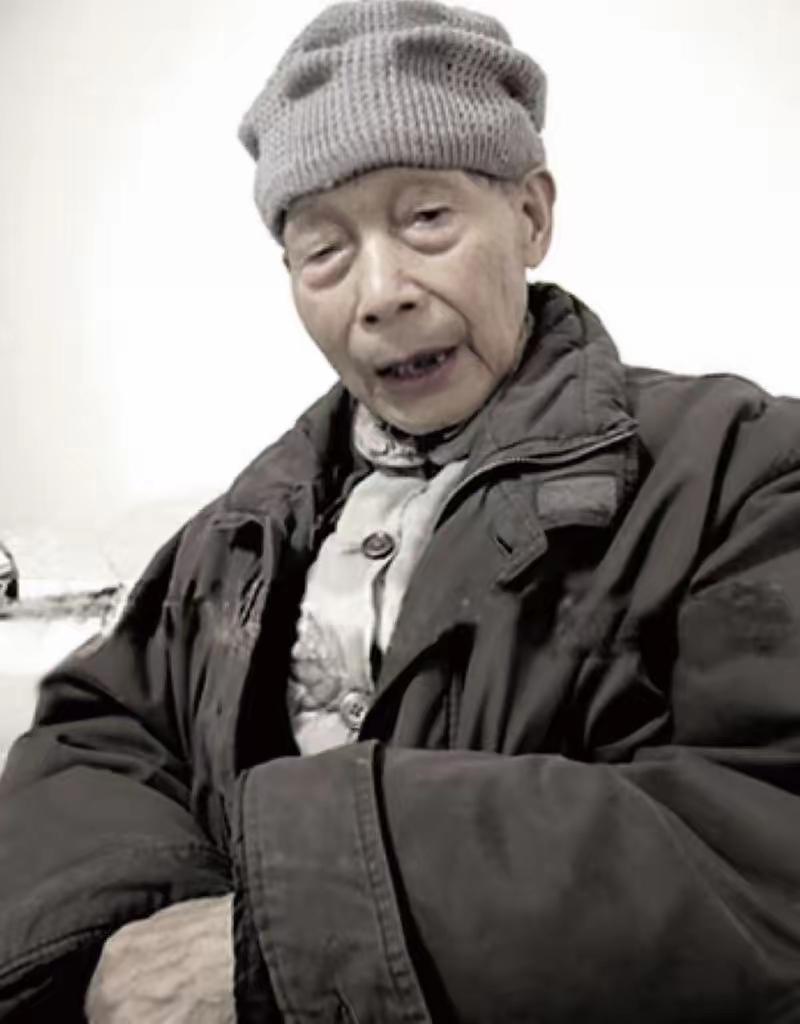 1958年，国民党少将郑蕴侠，化名刘正刚，装文盲卖了八年货，老乡都信了。

他甚