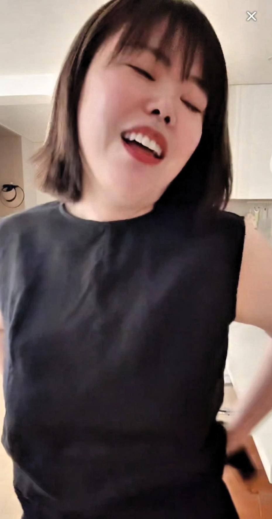 苦茶丹丹香，委屈想哭，心态崩了！
昨天晚上苦茶直播，一直和小伙伴说自己突然间觉得