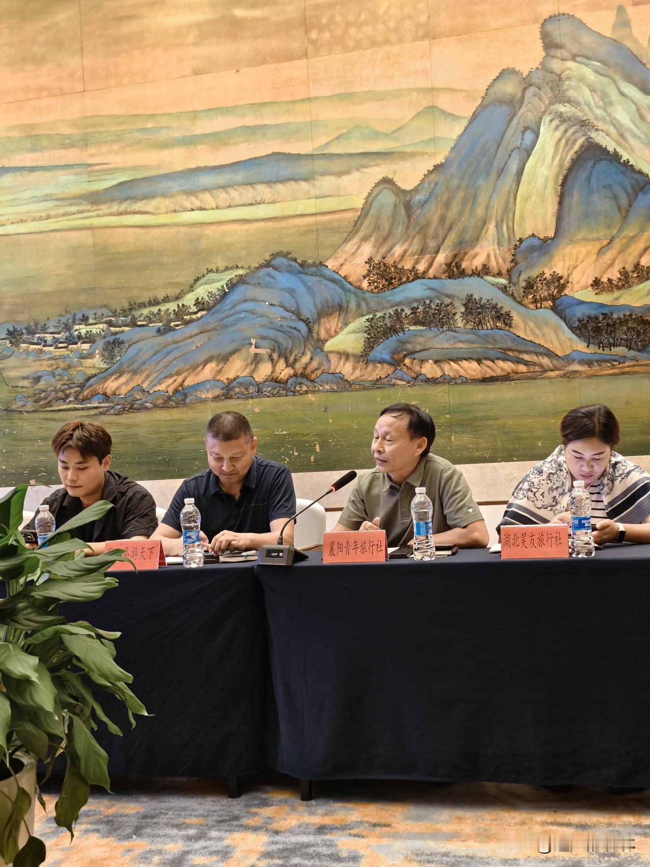 藏不住了！秦岭宝地商州携千年文脉与清凉资源赴襄阳推介
高规格代表团亲赴襄阳，诚意