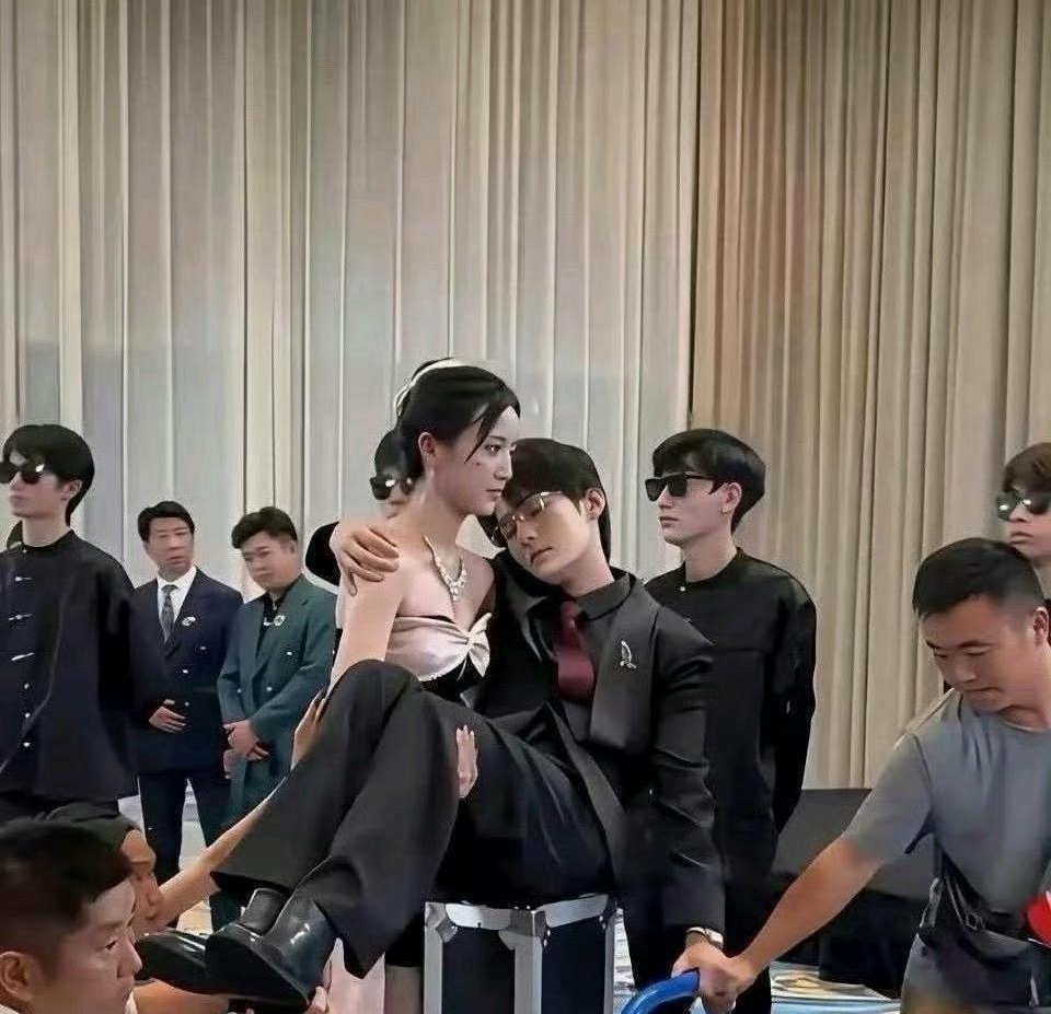 短剧里抱男主原来是这么拍的呀，我还真以为女演员力气这么大呢 