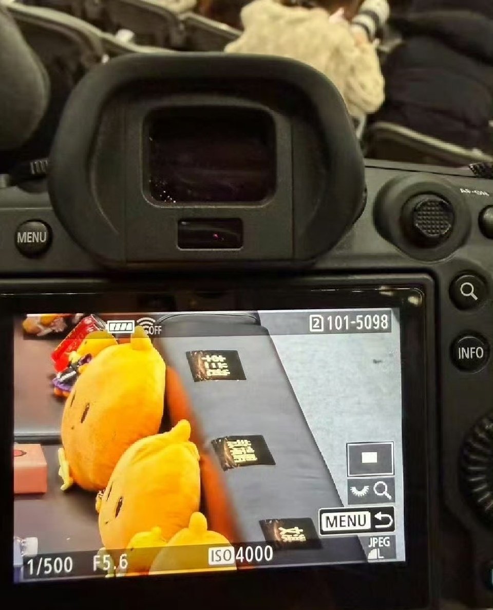 李兰迪敖瑞鹏座位敖瑞鹏李兰迪坐在一起 敖瑞鹏李兰迪坐在一起 