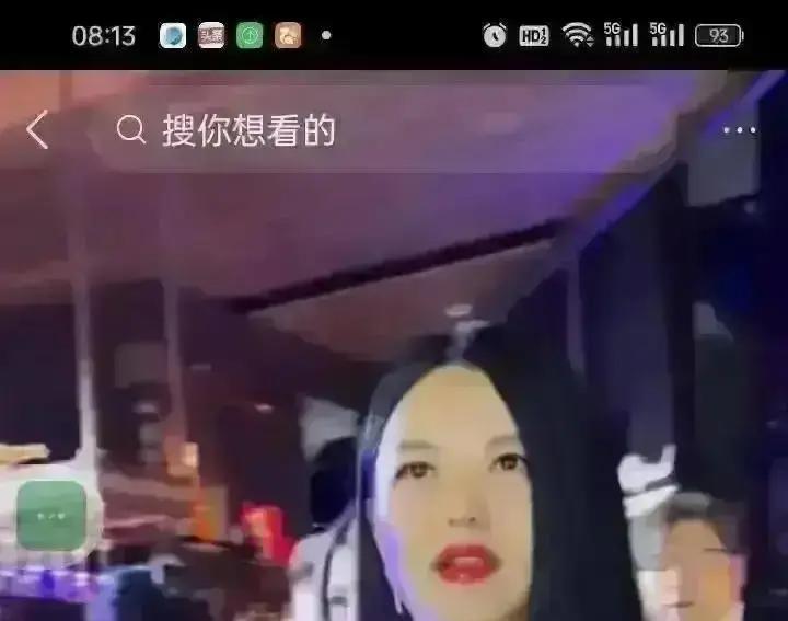 手机当场被收走，李湘懵了
 
澳门顶级饭局，规矩比菜单厚。李湘刚掏手机，助理两步